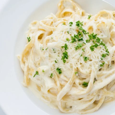 Golden roasted cauliflower blends with garlic and Parmesan to create a velvety, vegetarian alfredo pasta sauce.